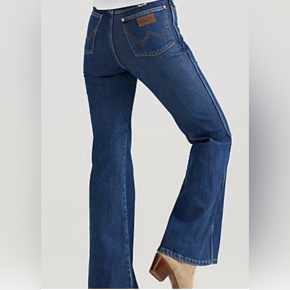 WOMENS WANDERER HIGH RISE FLARE JEAN:SKI PATROL. Size 28x30